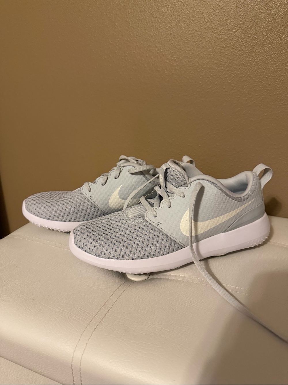 Women Nike Golf Shoes. Never worn.
